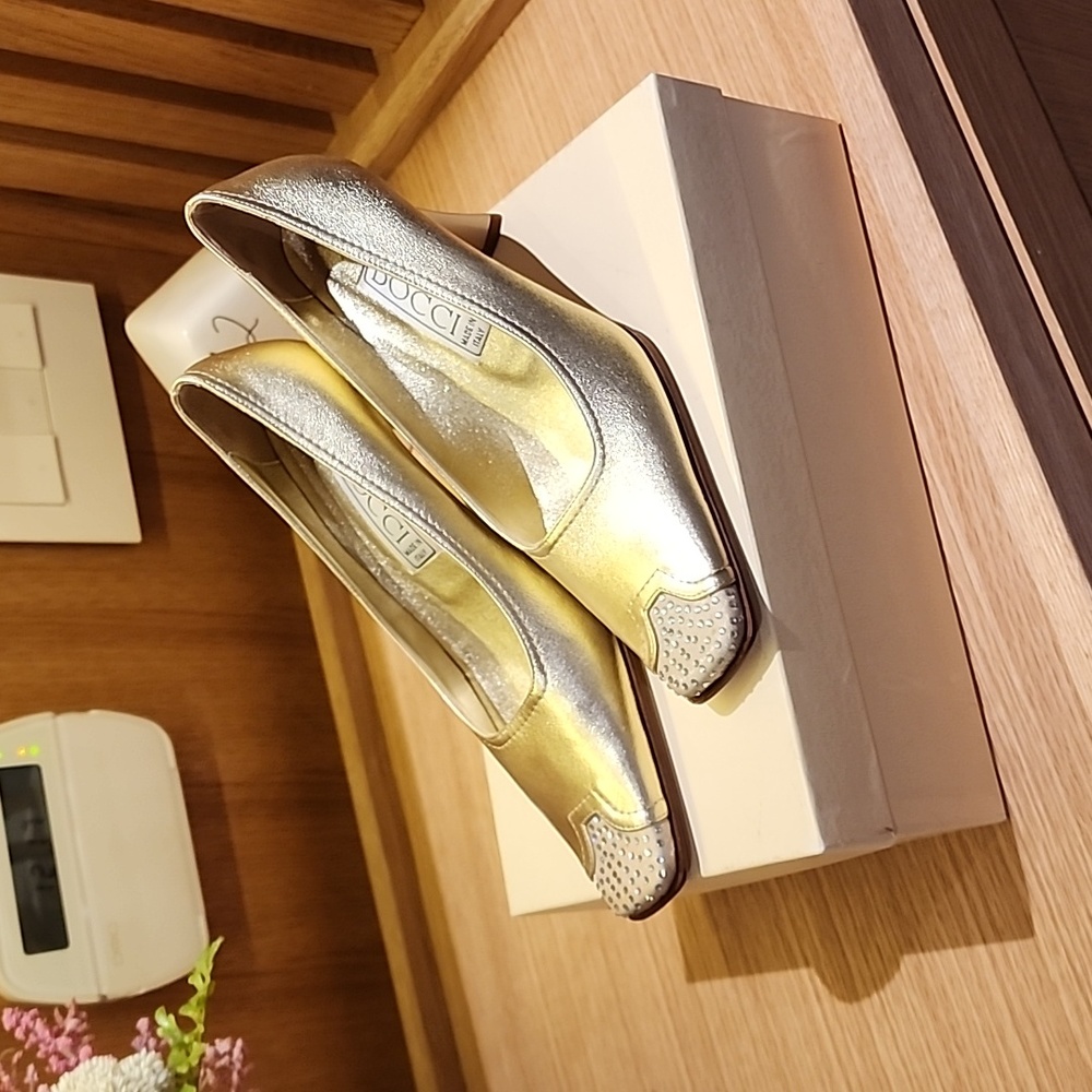 Gold colour dress shoes Size 36